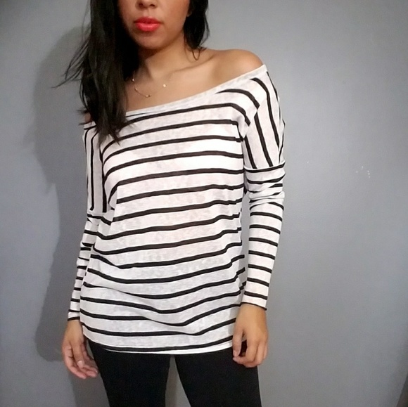 Tops - BLACK WHITE OFF SHOUDLERTOP